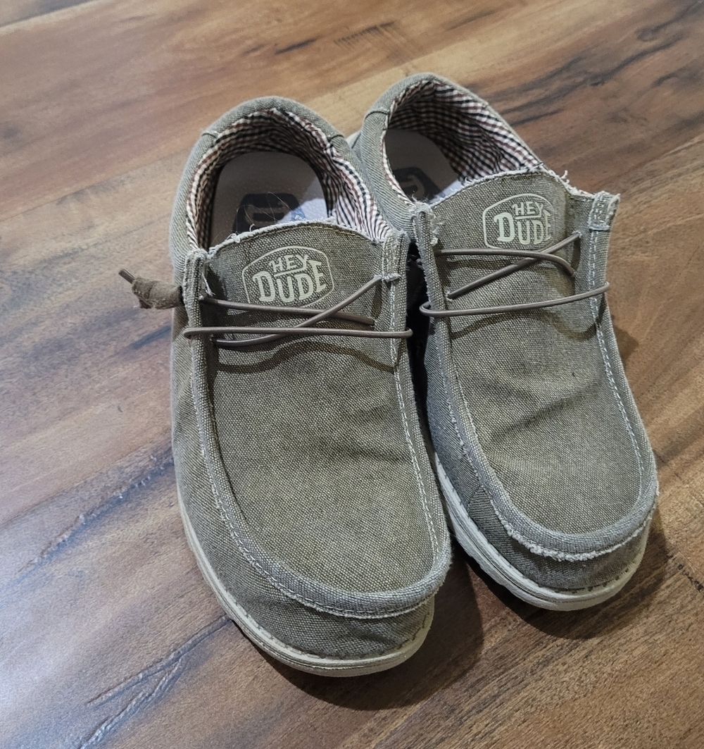 Heydude Mens Canvas Slip On Shoes Size 9